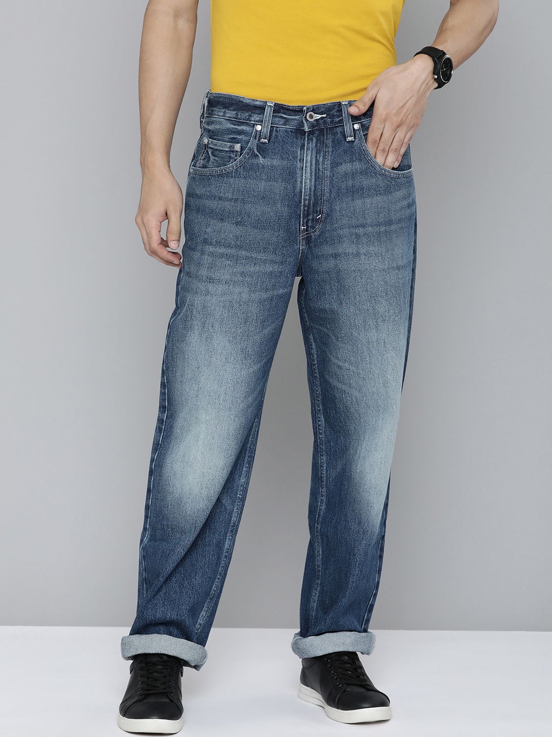

Levis Men Blue Tapered Fit Light Fade Jeans