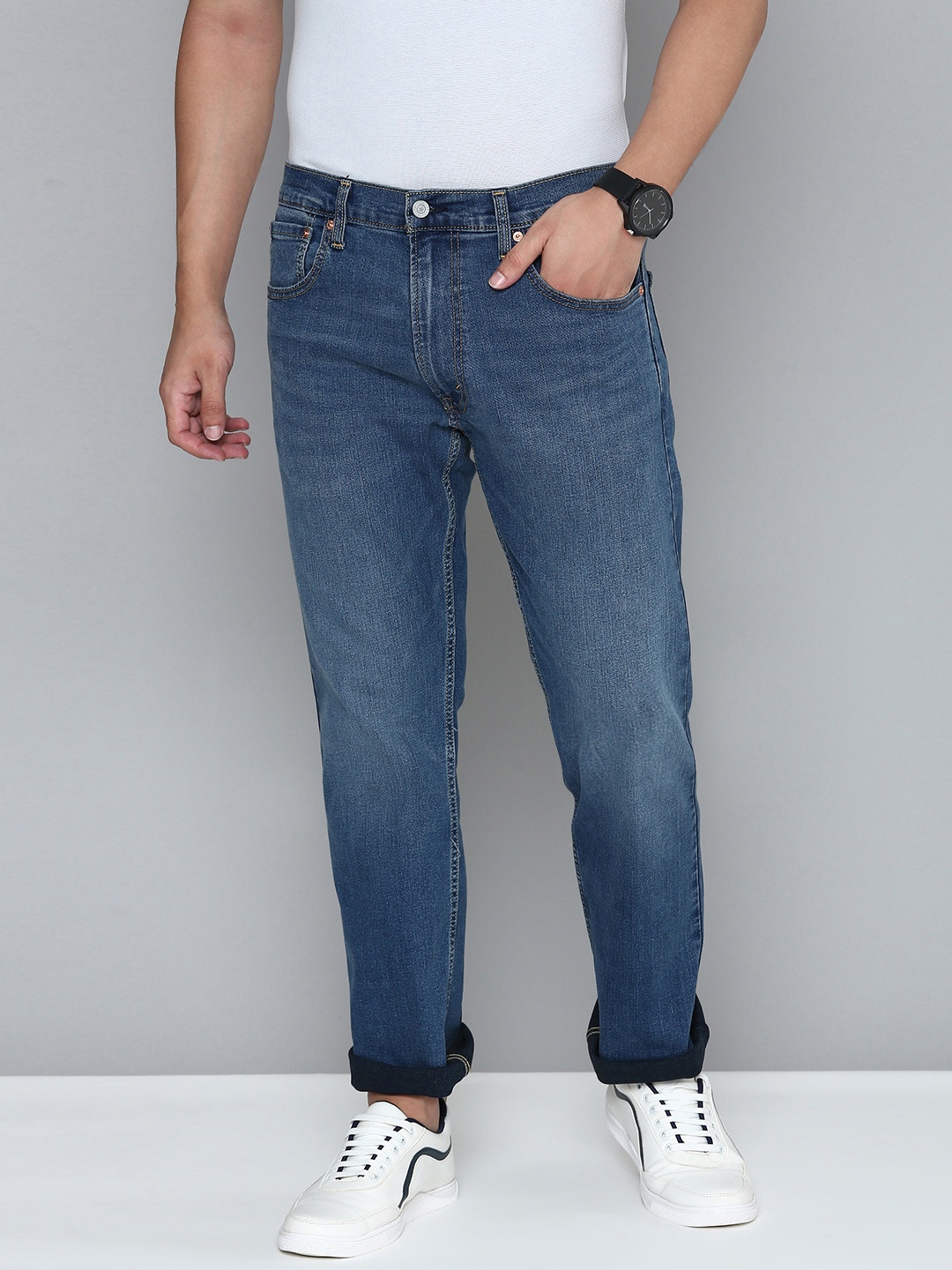 

Levis Men Blue 551Z Straight Fit Mid-Rise Light Fade Stretchable Jeans