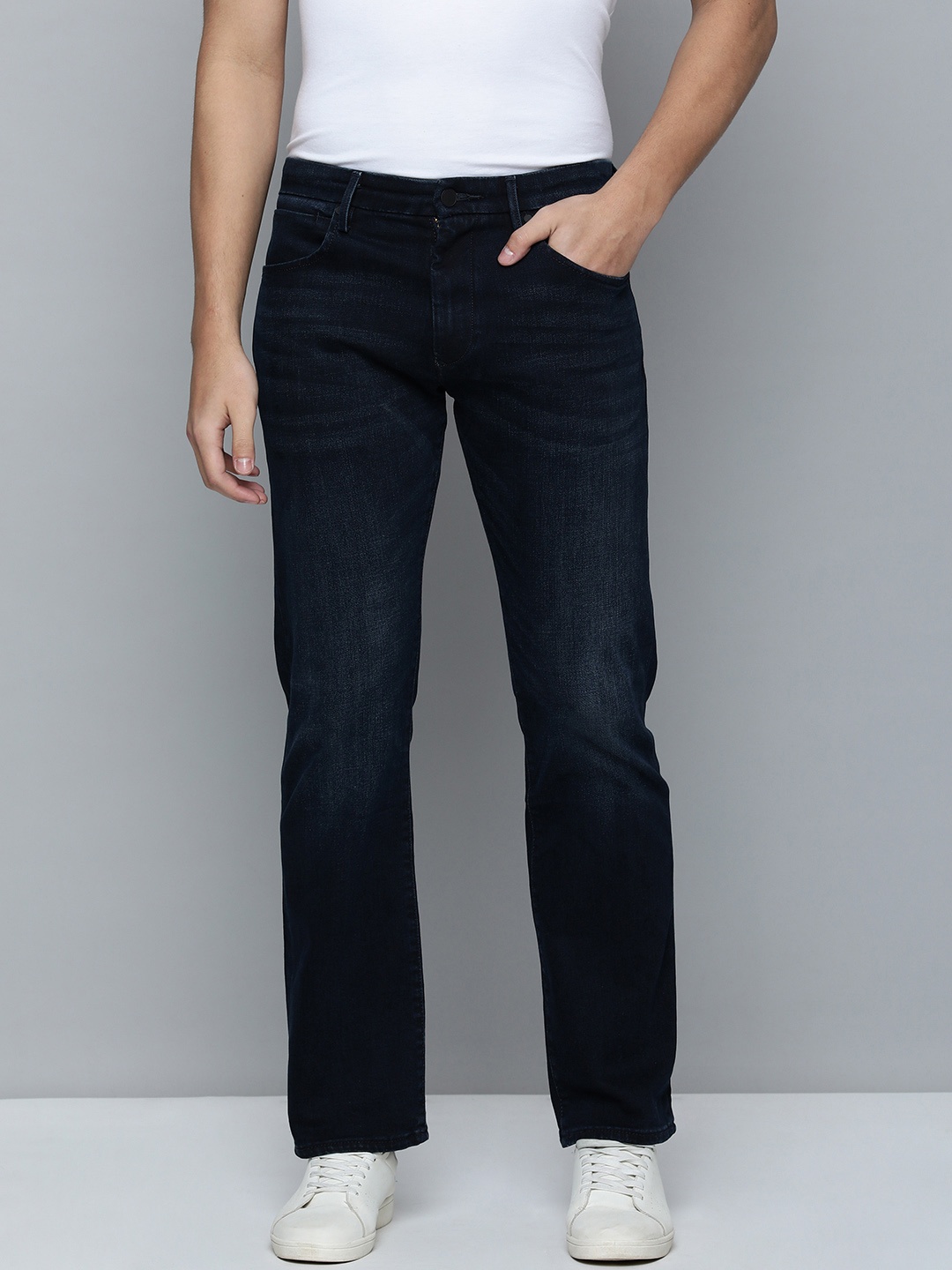 

Levis Men Blue 517 Bootcut Mid Rise Light Fade Stretchable Jeans