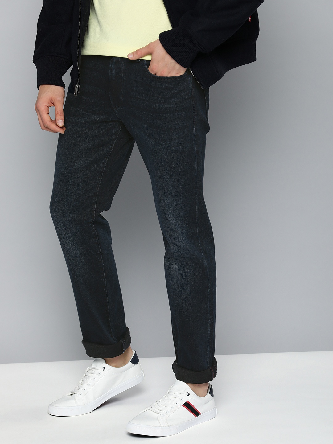 

Levis Men Blue 511 Slim Fit Mid Rise Light Fade Stretchable Jeans