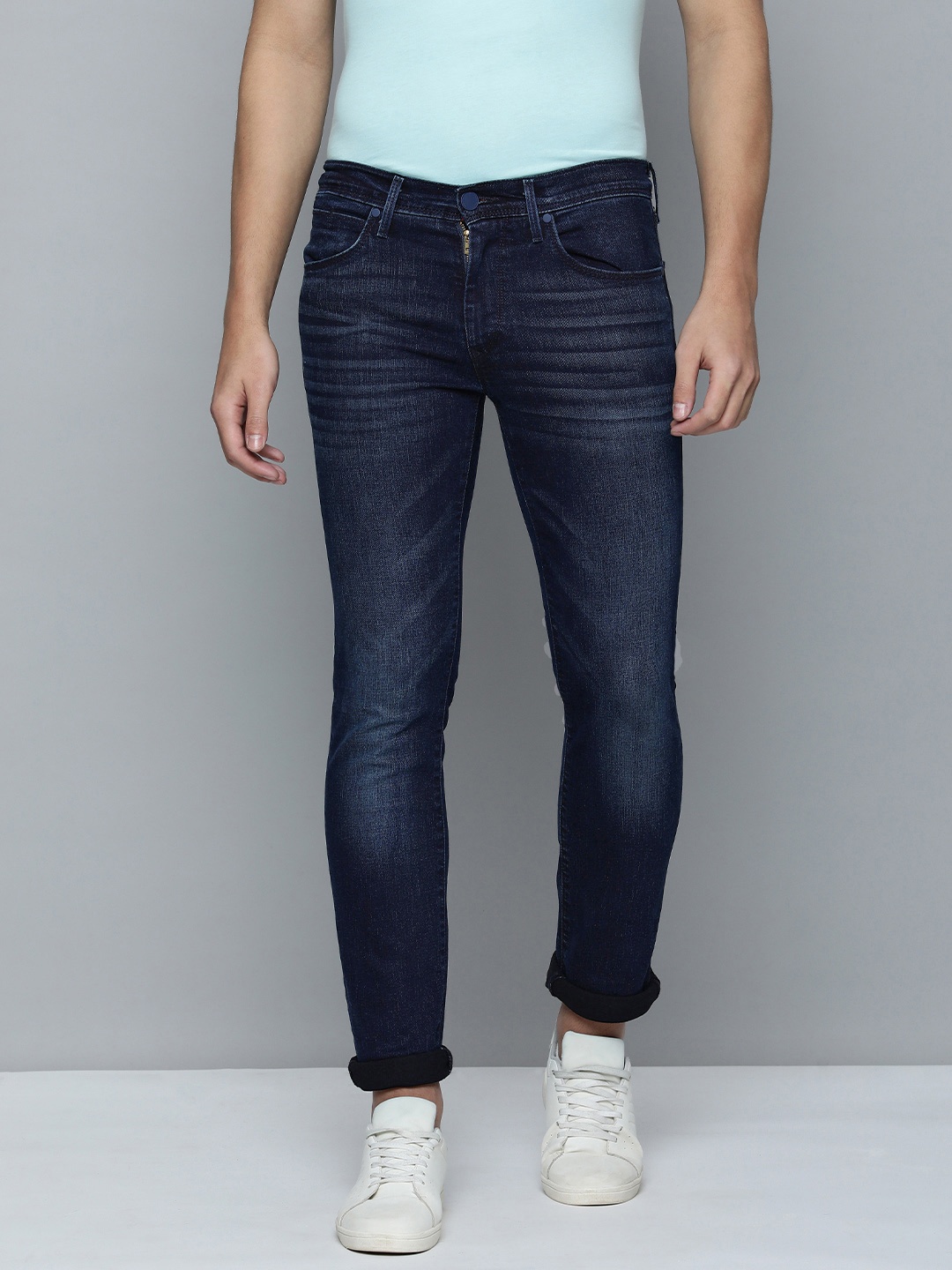 

Levis Men Blue 65504 Skinny Fit Mid Rise Light Fade Stretchable Jeans