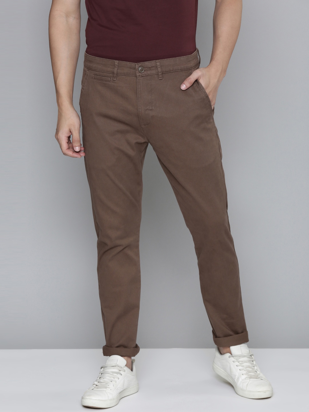 

Levis 512 Men Brown Solid Slim Tapered Fit Mid-Rise Plain Woven Flat-Front Chinos