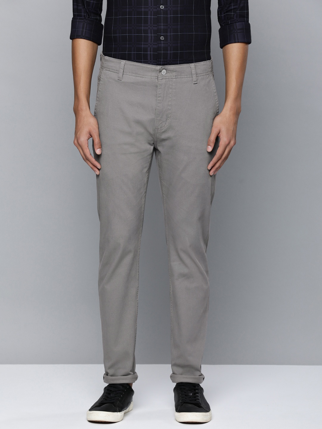 

Levis Men Grey Slim Fit Mid-Rise Chinos Trousers