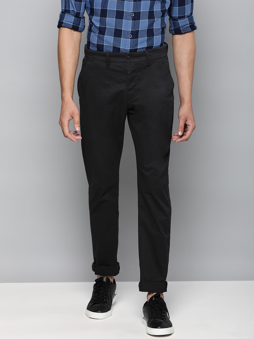 

Levis Men Black Slim Fit Chinos