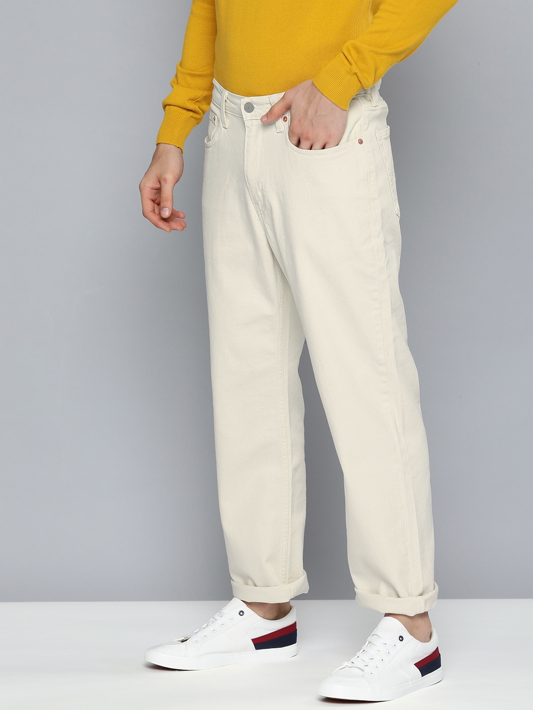 

Levis Men Off White 550 Relaxed Tapered Fit Chinos