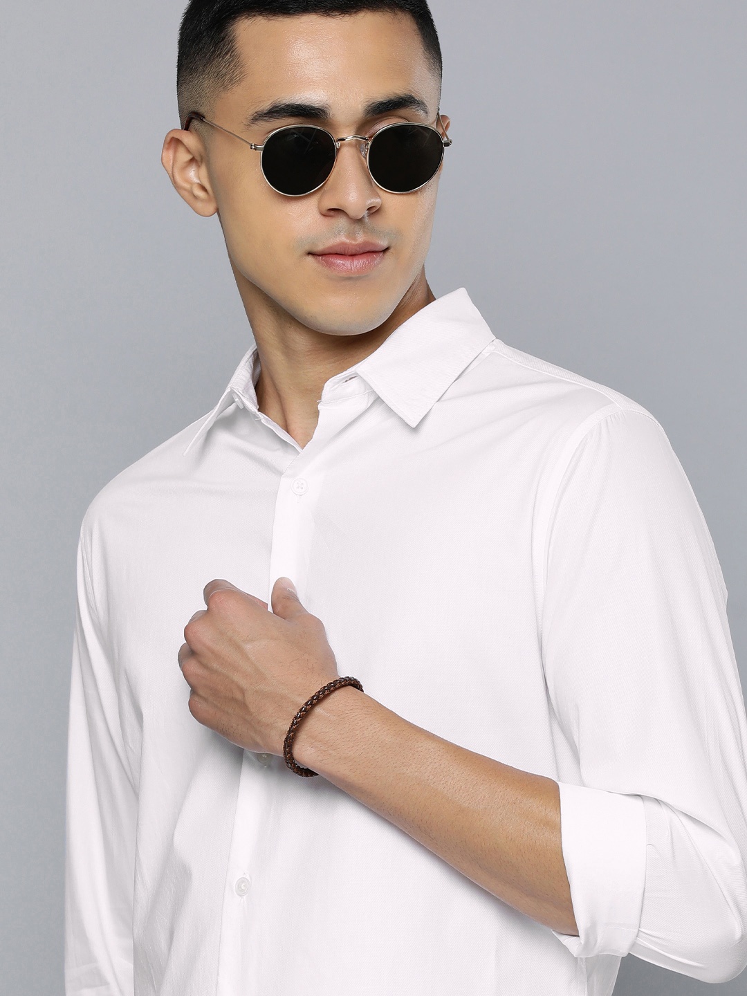 

Levis Men White Solid Slim Fit Pure Cotton Casual Shirt