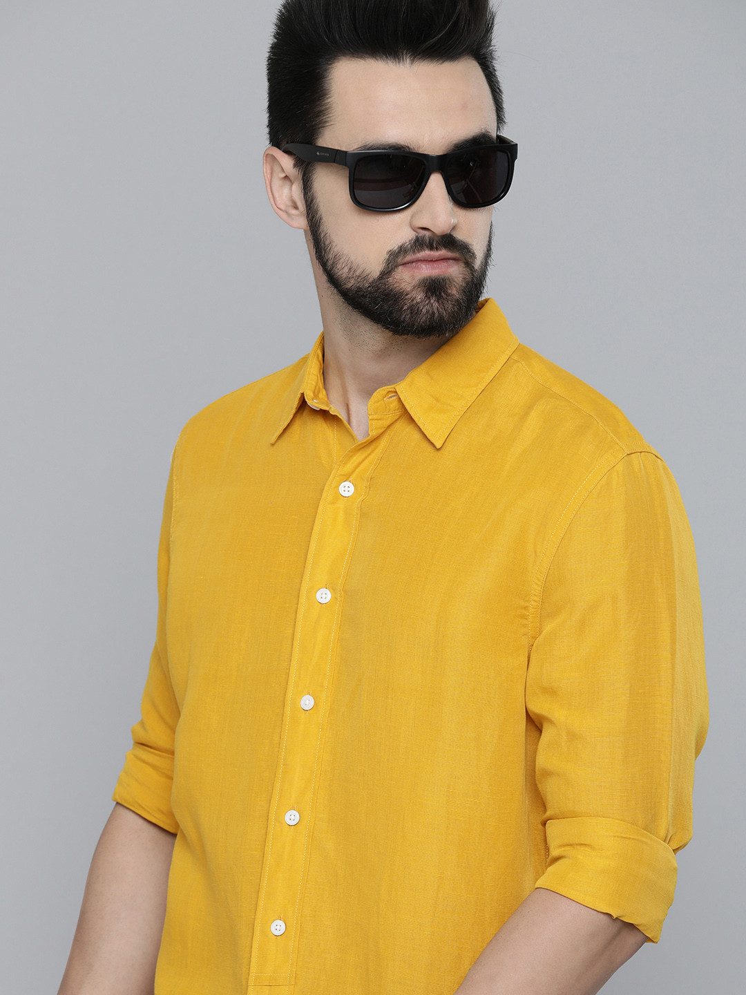 

Levis Men Yellow Slim Fit Solid Opaque Linen Blend Casual Shirt