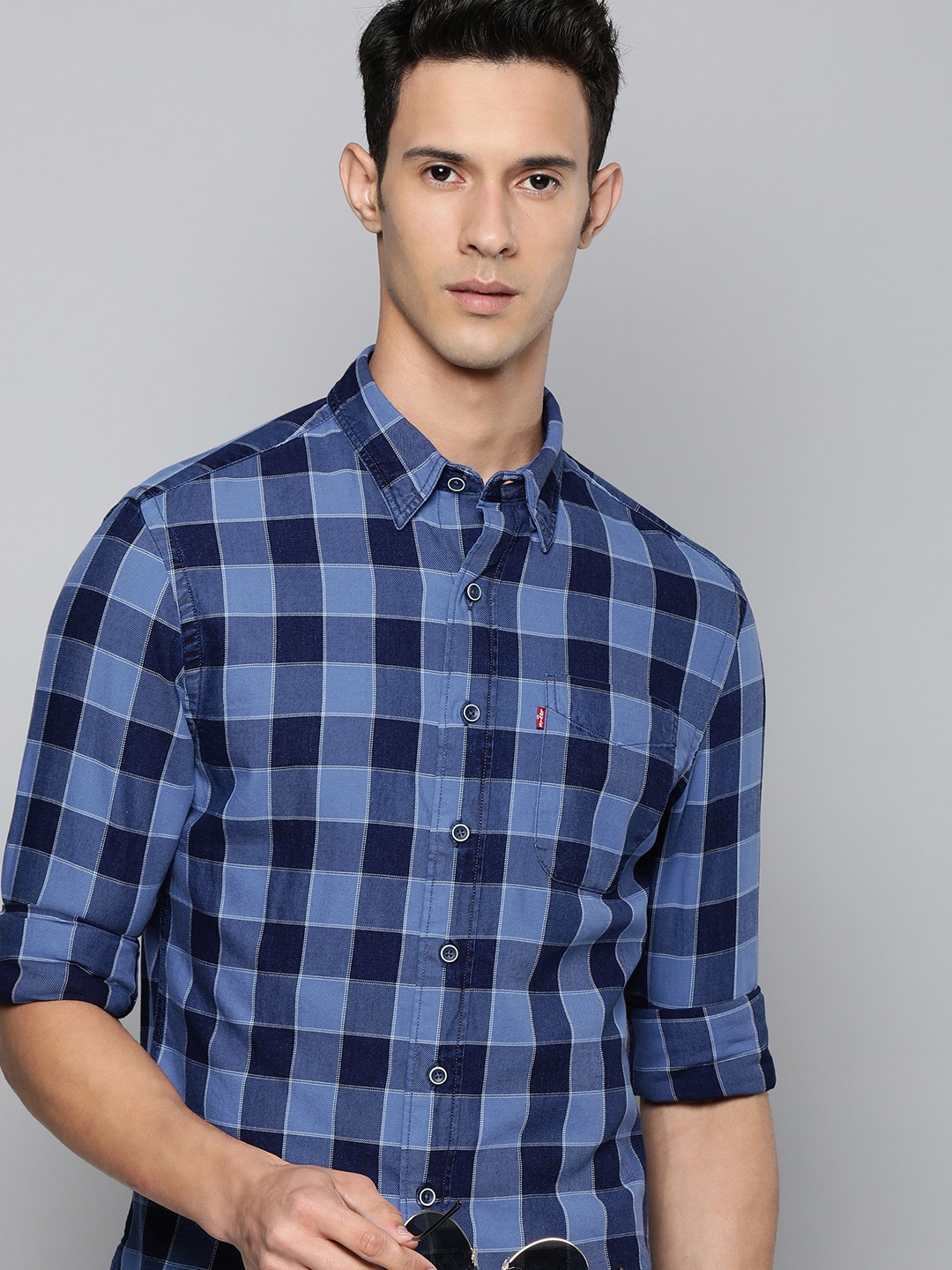 

Levis Men Blue Slim Fit Checked Pure Cotton Casual Shirt