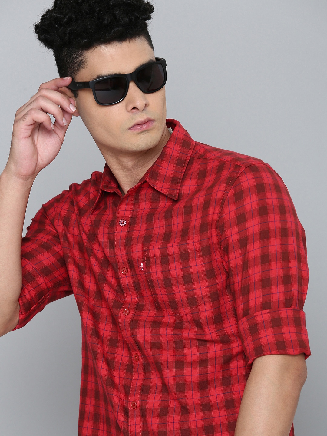 

Levis Men Red & Black Slim Fit Checked Pure Cotton Casual Shirt