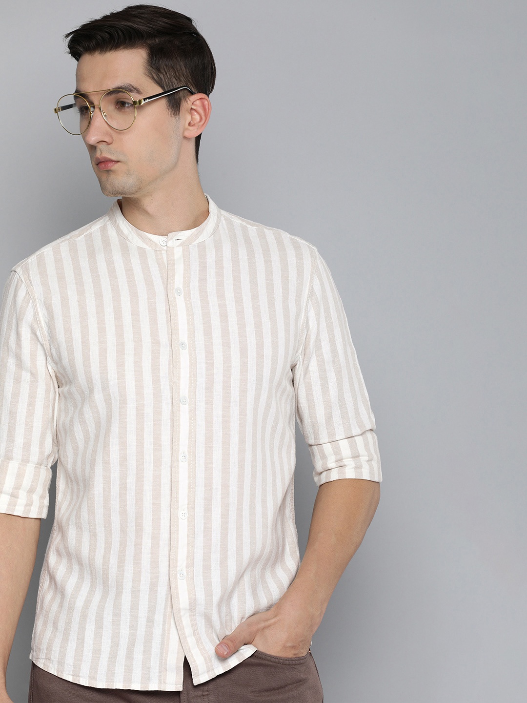 

Levis Men White And Beige Slim Fit Striped Mandarin-Collar Casual Shirt
