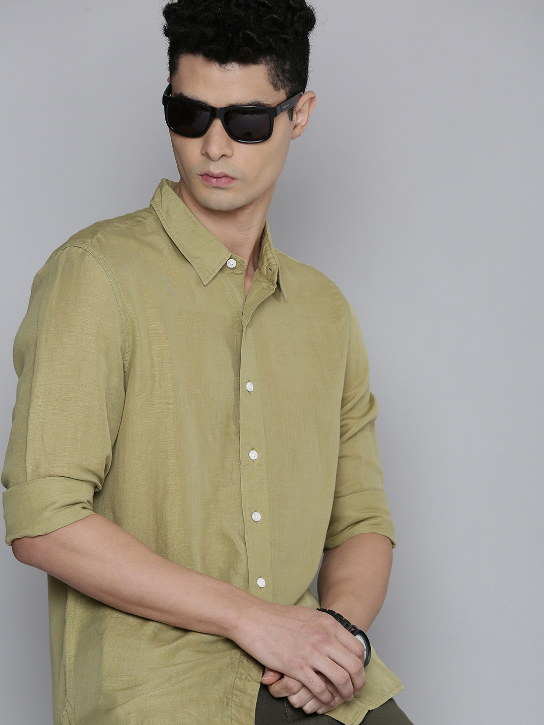 

Levis Men Olive Green Slim Fit Casual Shirt