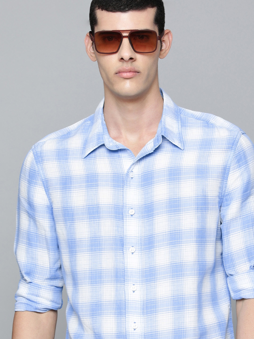 

Levis Men Light Blue And White Slim Fit Checked Casual Shirt