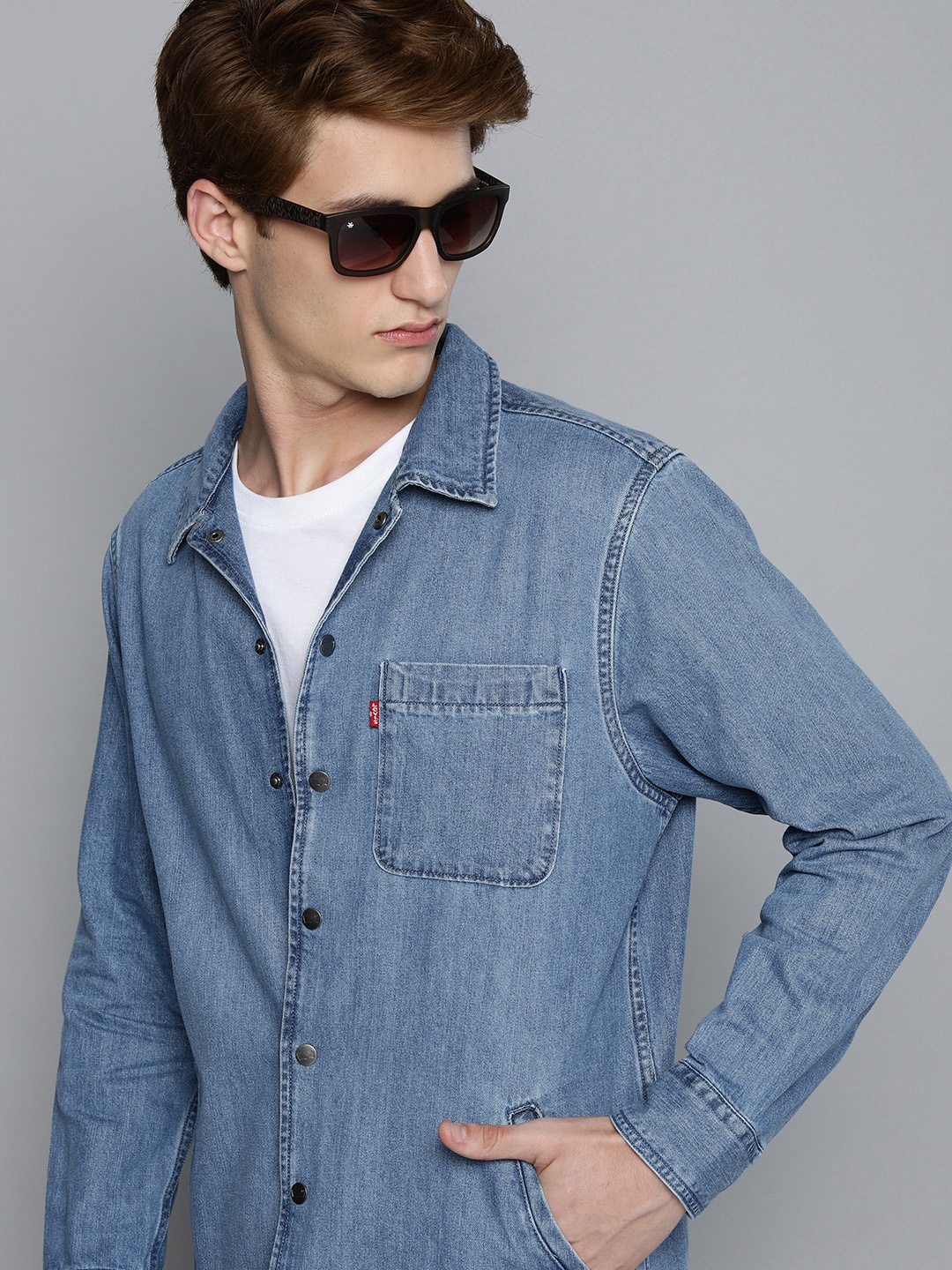 

Levi's Men Relaxed-Fit Pure Cotton Casual Denim Shirt, Blue