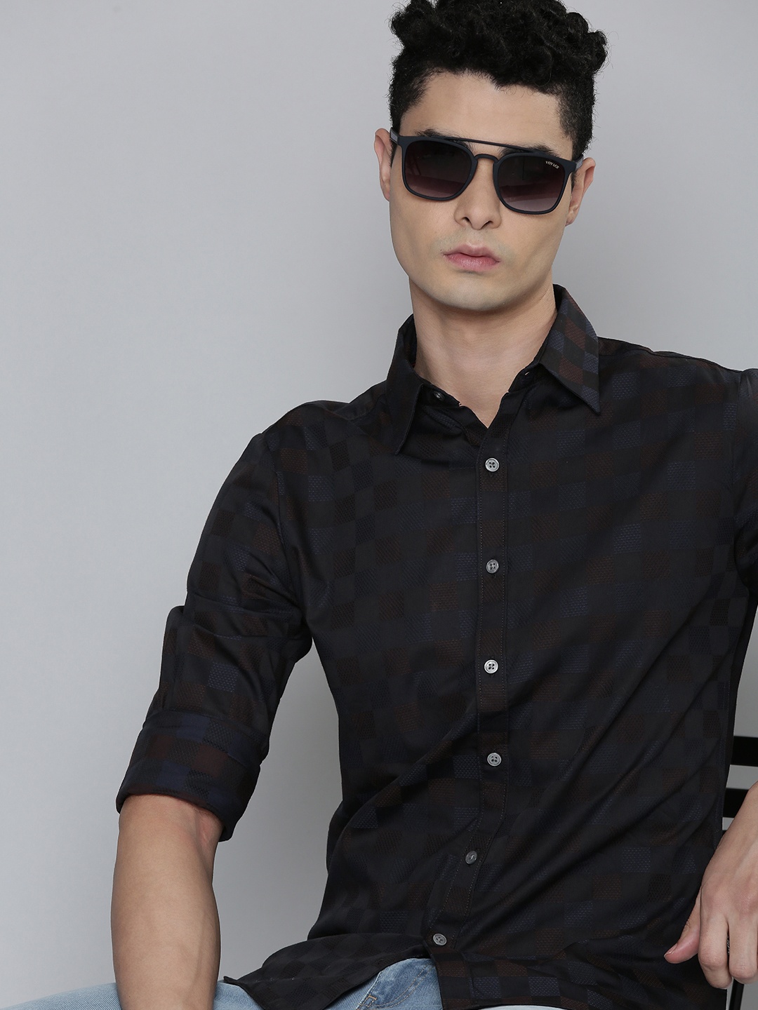 

Levis Men Black Slim Fit Self Design Pure Cotton Casual Shirt