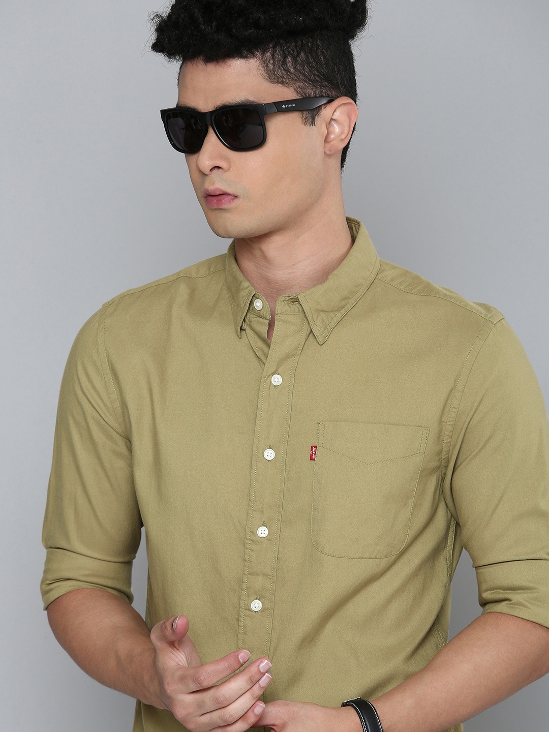 

Levis Men Olive Green Solid Slim Fit Casual Shirt