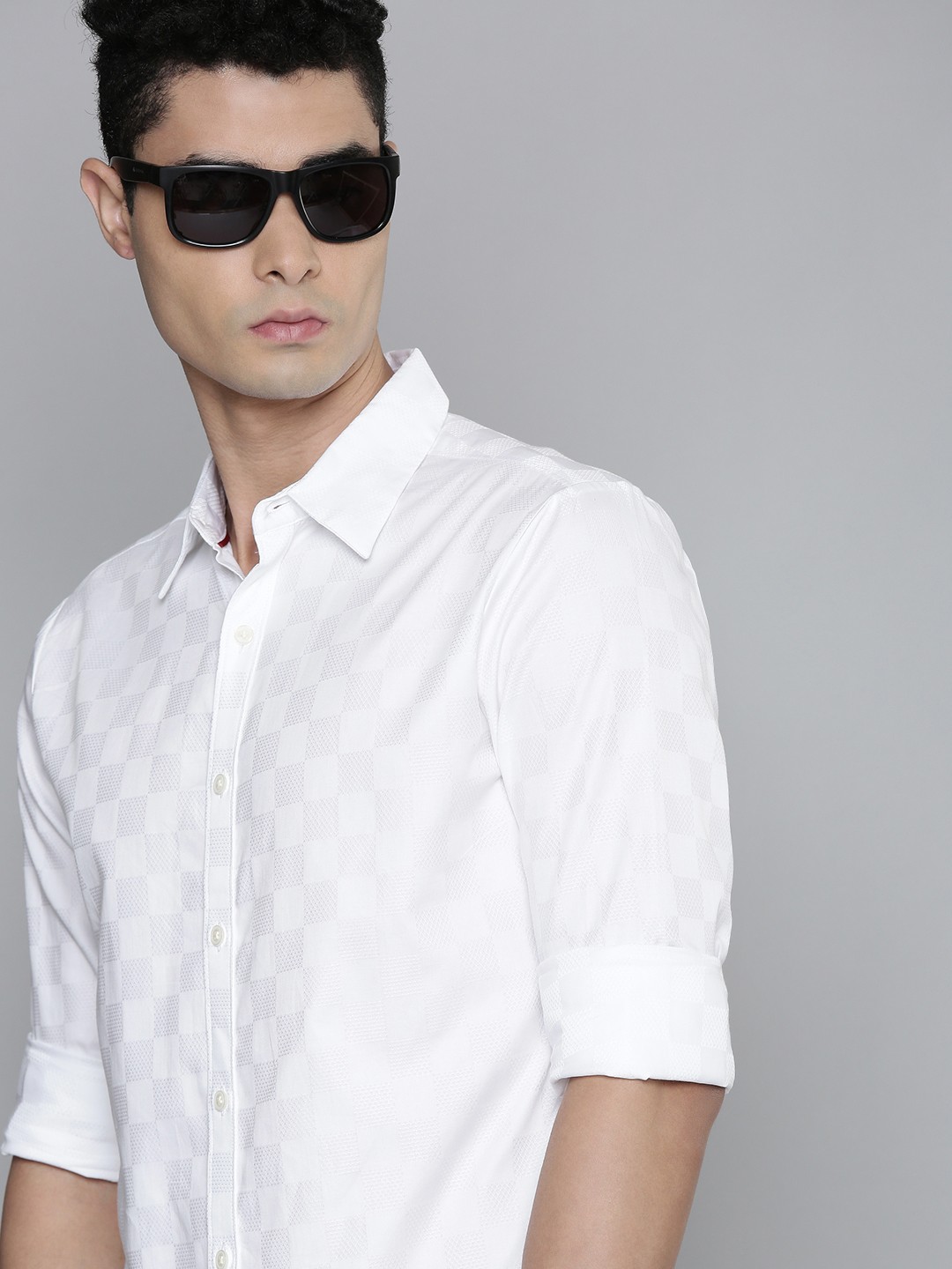 

Levis Men White Slim Fit Self Checked Pure Cotton Casual Shirt