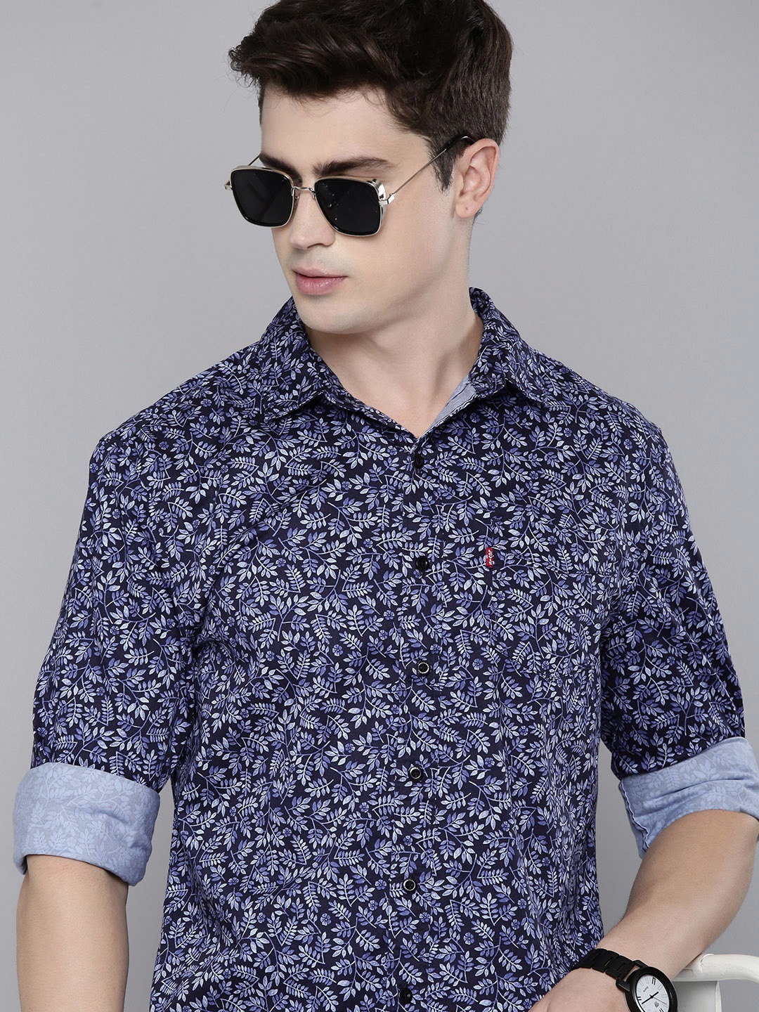 

Levis Men Navy Blue Slim Fit Floral Printed Casual Shirt
