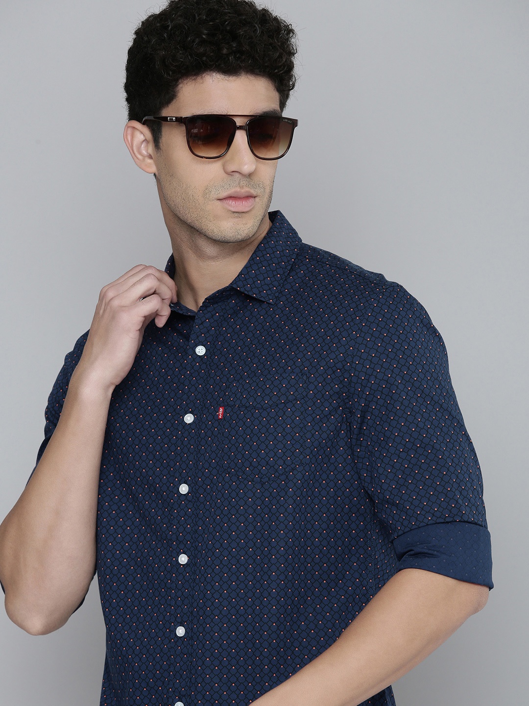 

Levis Men Navy Blue Slim Fit Geometric Printed Pure Cotton Casual Shirt