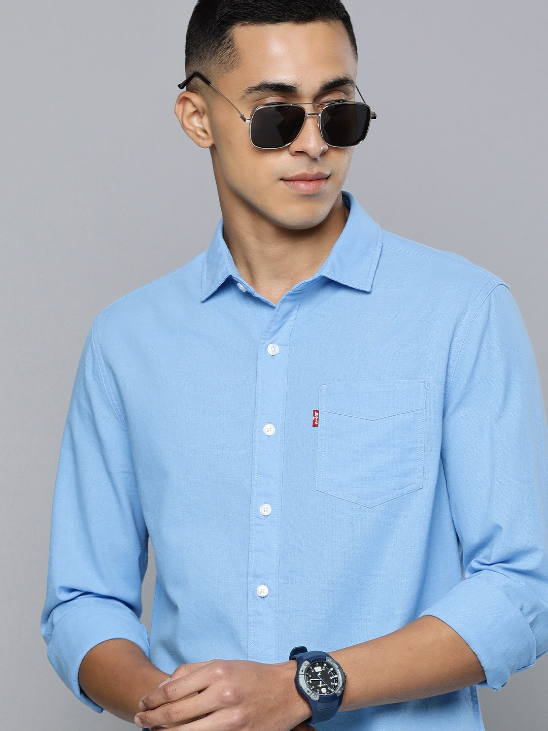 

Levis Men Blue Solid Slim Fit Pure Cotton Casual Shirt