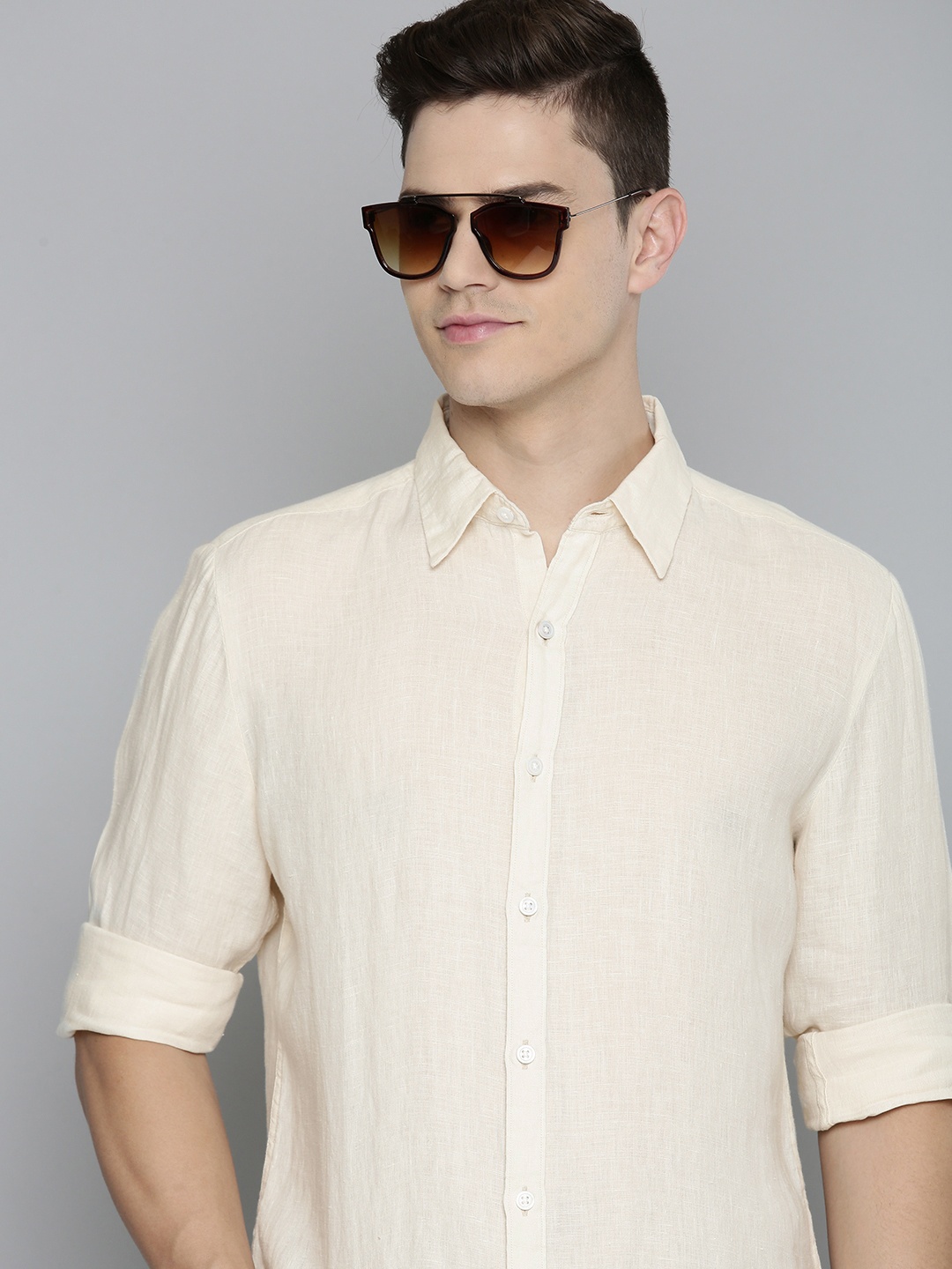

Levis Men Off White Slim Fit Solid Linen Casual Shirt