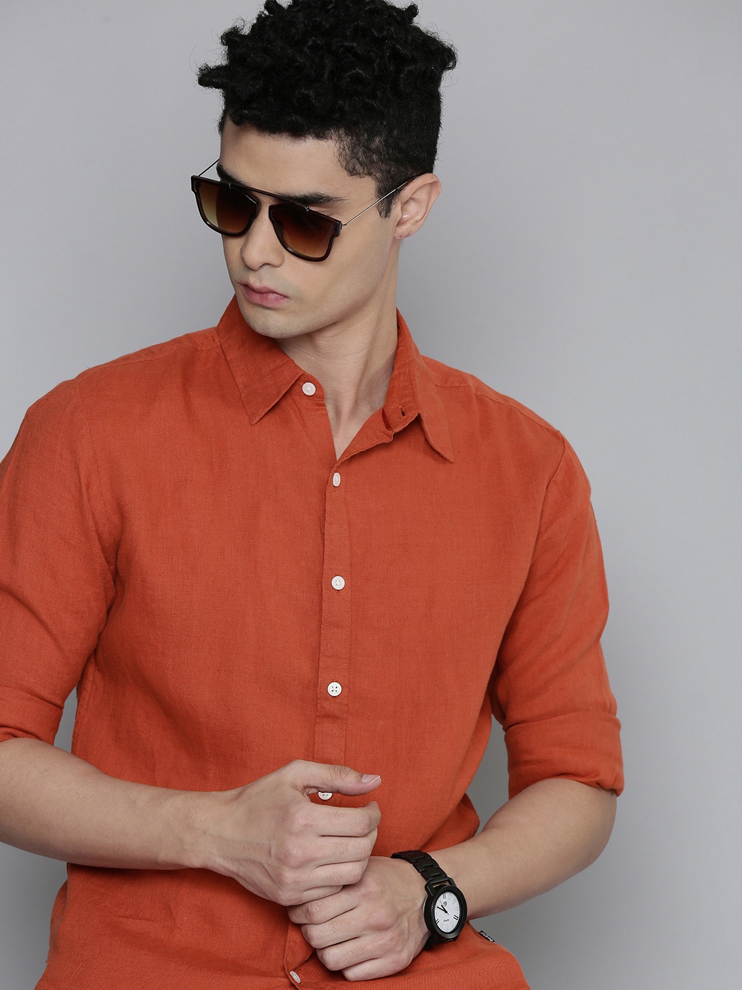 

Levis Men Rust Red Slim Fit Solid Linen Casual Shirt