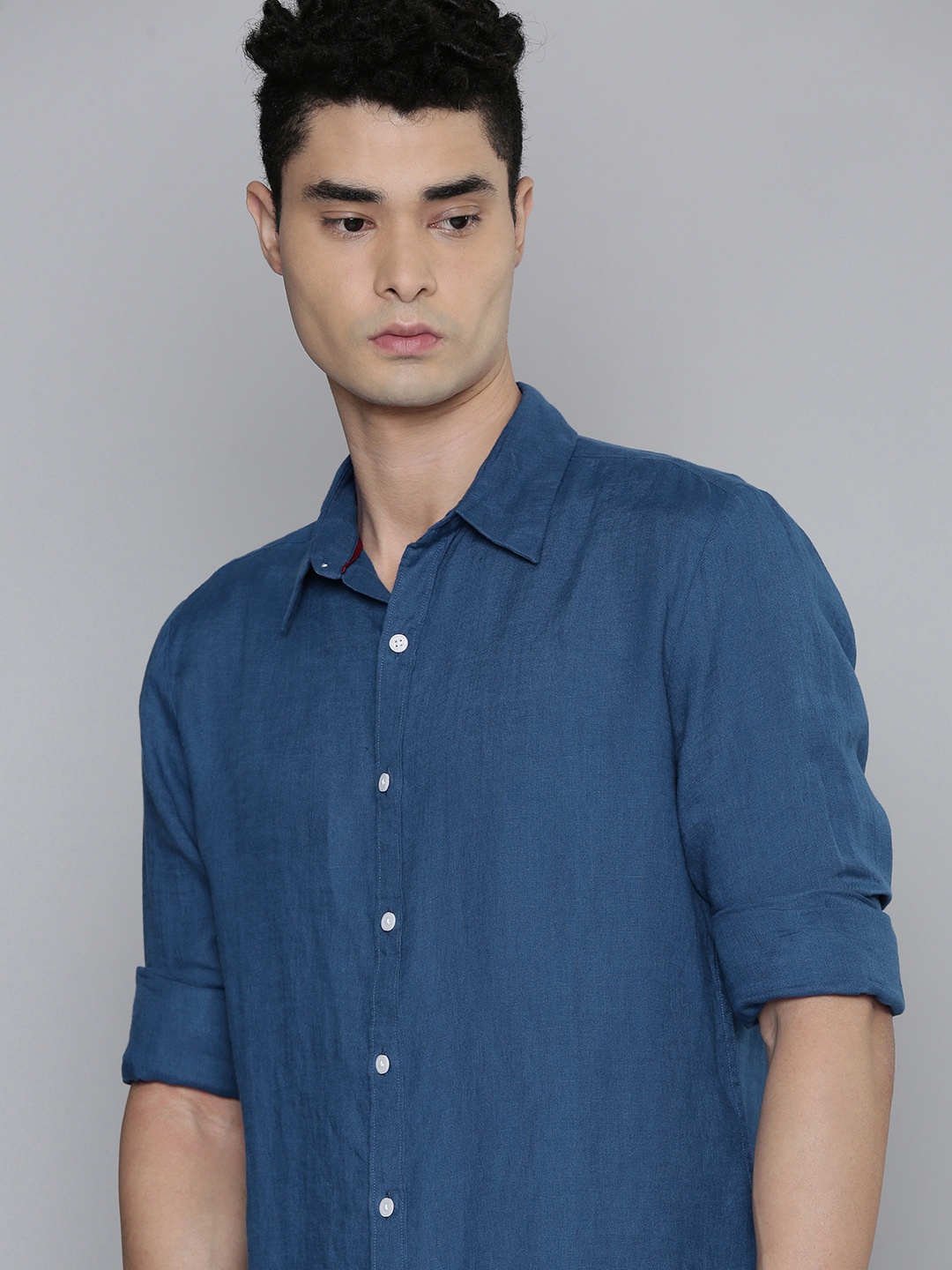 

Levis Men Blue Slim Fit Pure Linen Casual Shirt