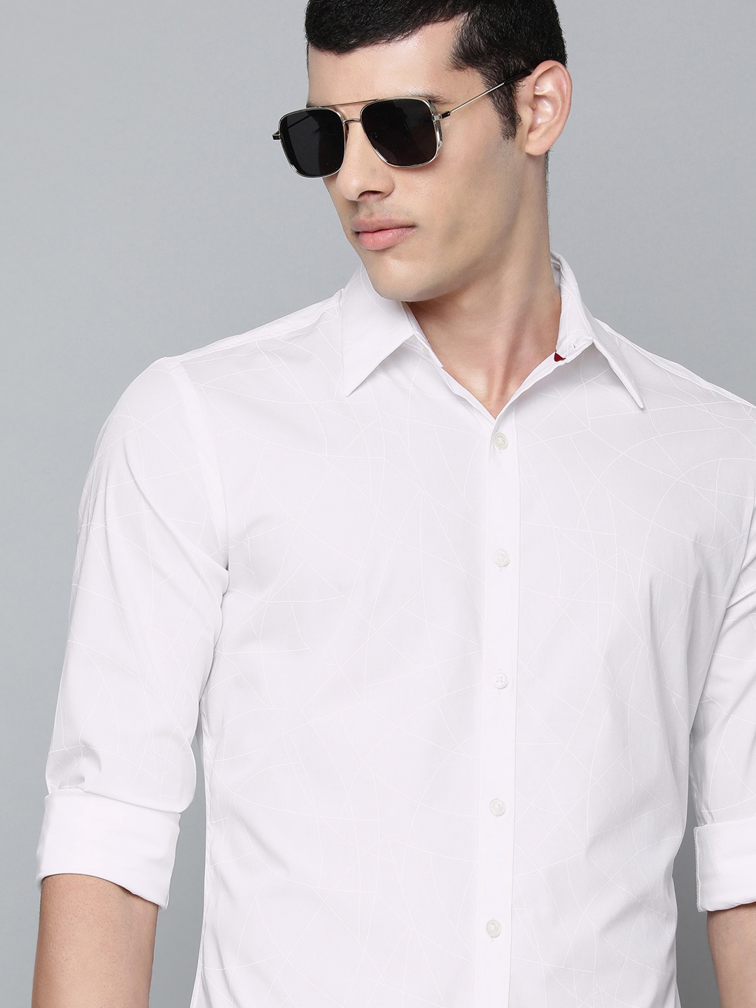 

Levis Men White Slim Fit Geometric Printed Casual Shirt