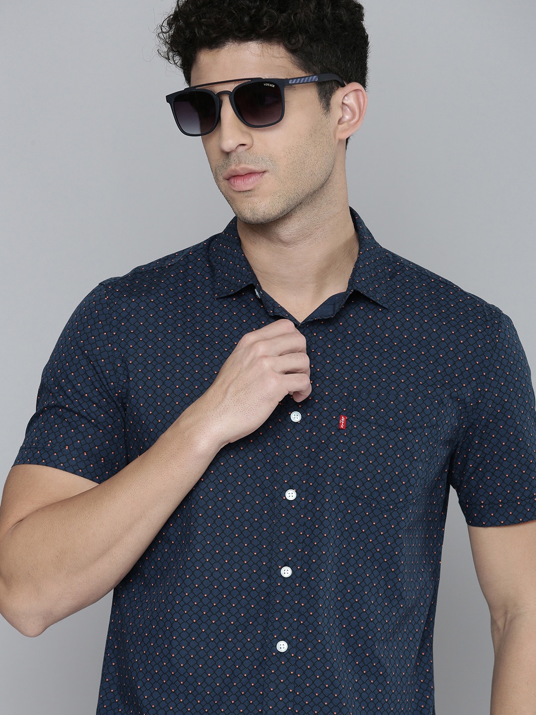 

Levis Men Navy Blue Slim Fit Geometric Printed Pure Cotton Casual Shirt