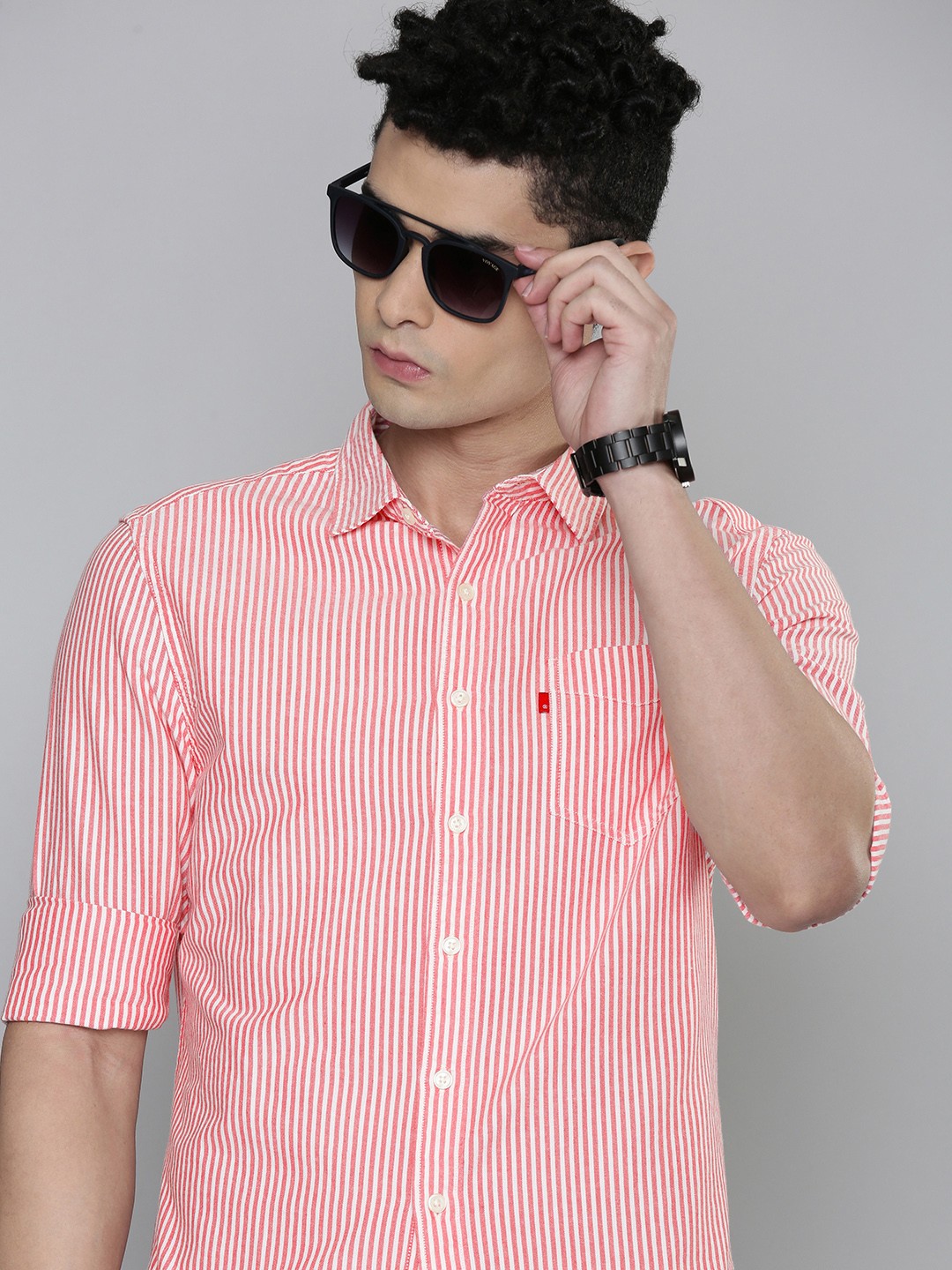 

Levis Men Pink & White Slim Fit Striped Pure Cotton Casual Shirt