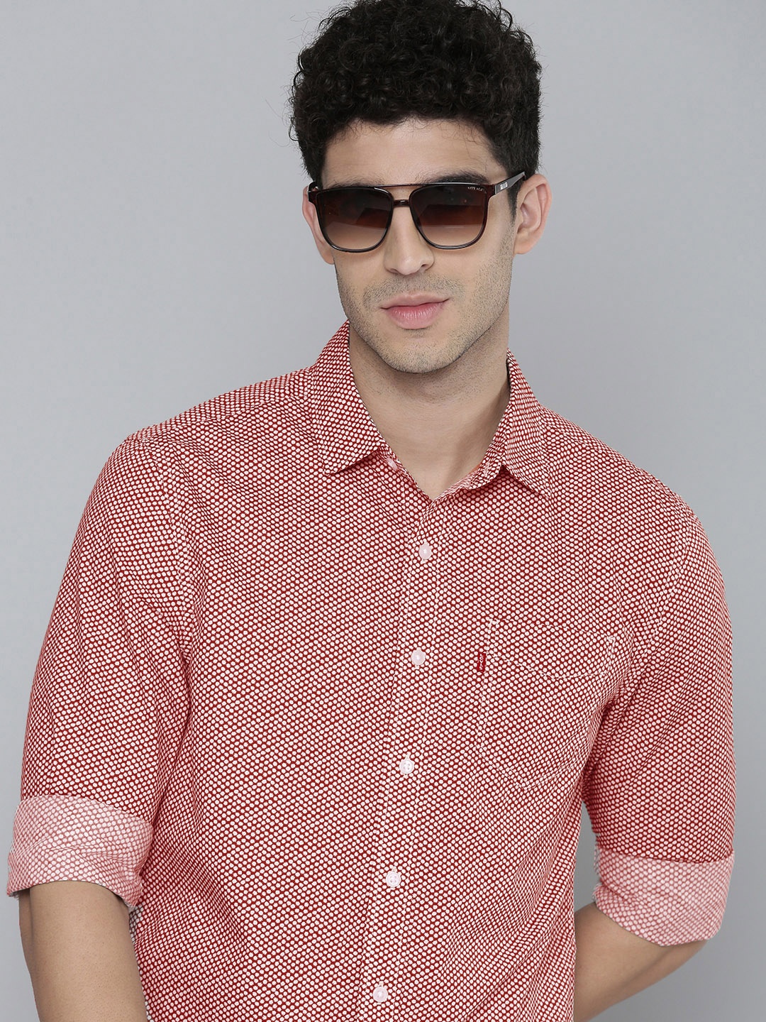 

Levis Men Red And White Slim Fit Floral Printed Pure Cotton Casual Shirt