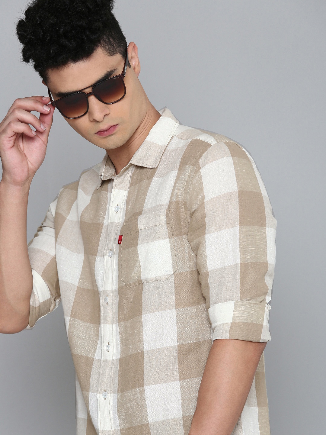 

Levis Men Beige & White Slim Fit Checked Casual Shirt