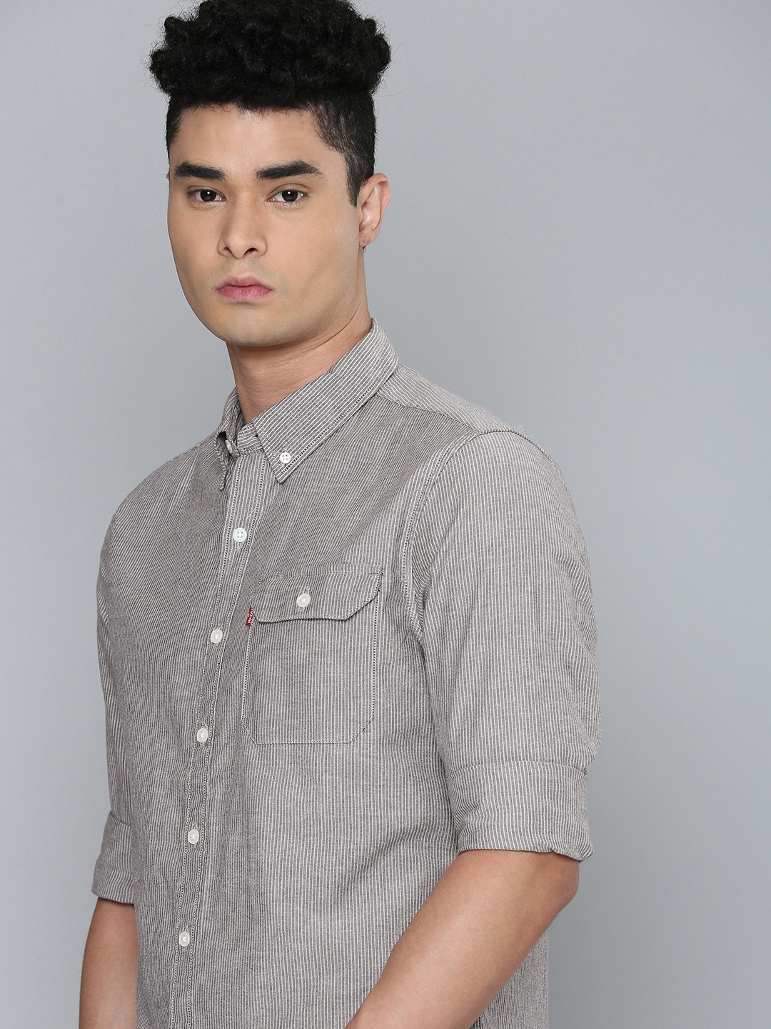

Levis Men Grey & White Vertical Stripes Slim Fit Casual Shirt