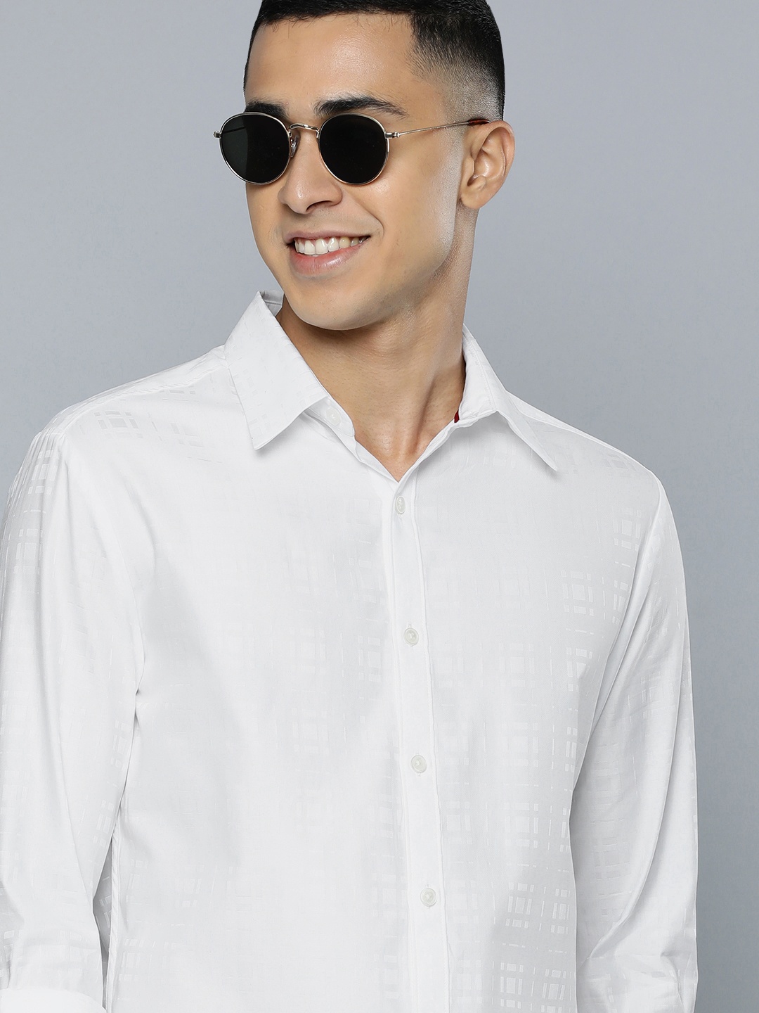 

Levis Men White Slim Fit Geometric Printed Pure Cotton Casual Shirt