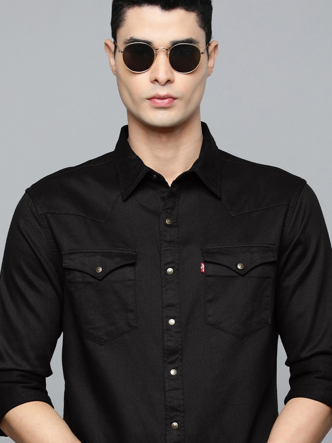 

Levis Men Black Solid Slim Fit Casual Shirt