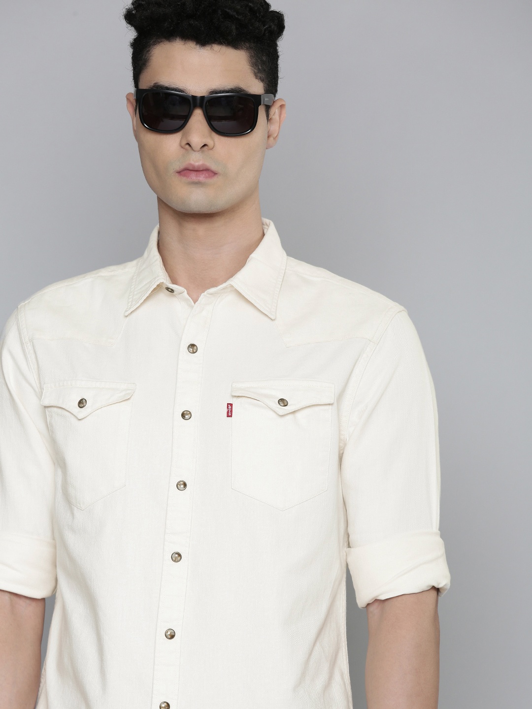 

Levis Men Off White Slim Fit Pocket Detail Pure Cotton Casual Shirt