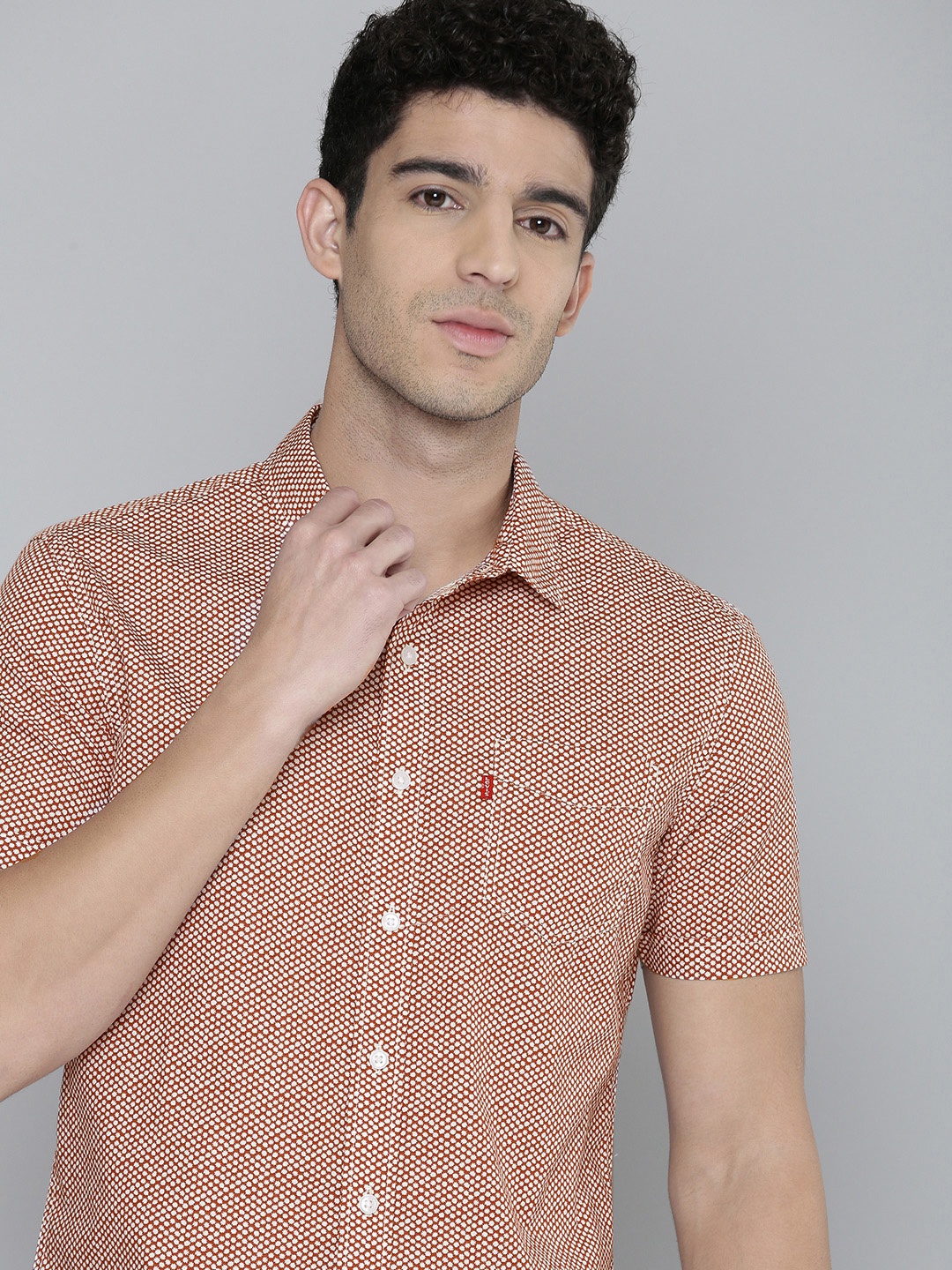 

Levis Men Maroon And White Slim Fit Floral Printed Pure Cotton Casual Shirt