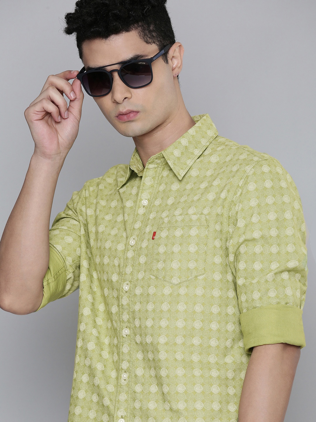 

Levis Men Green & White Slim Fit Printed Pure Cotton Casual Shirt