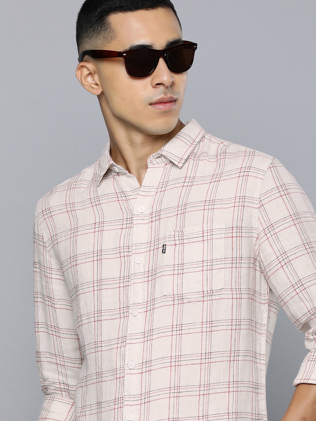 

Levis Men White And Maroon Slim Fit Windowpane Checked Casual Linen Shirt