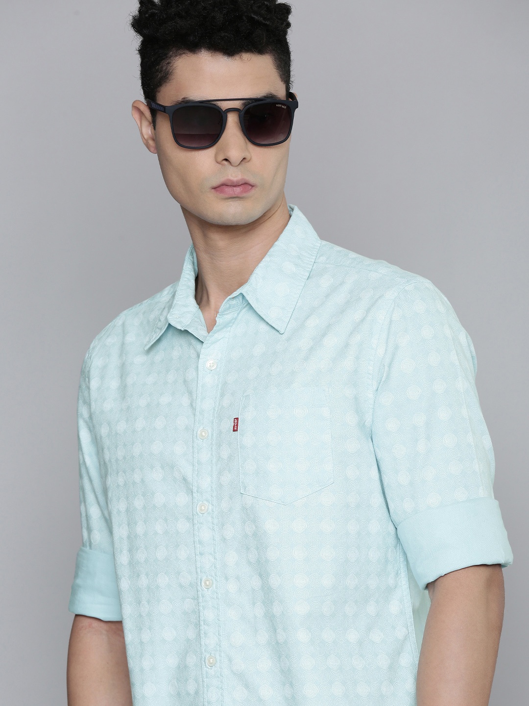 

Levis Men Blue & White Slim Fit Printed Pure Cotton Casual Shirt