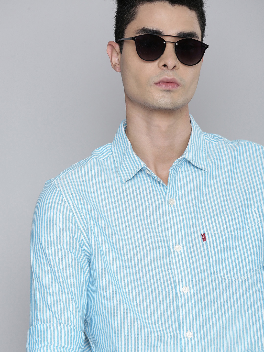 

Levis Men White Slim Fit Striped Casual Shirt