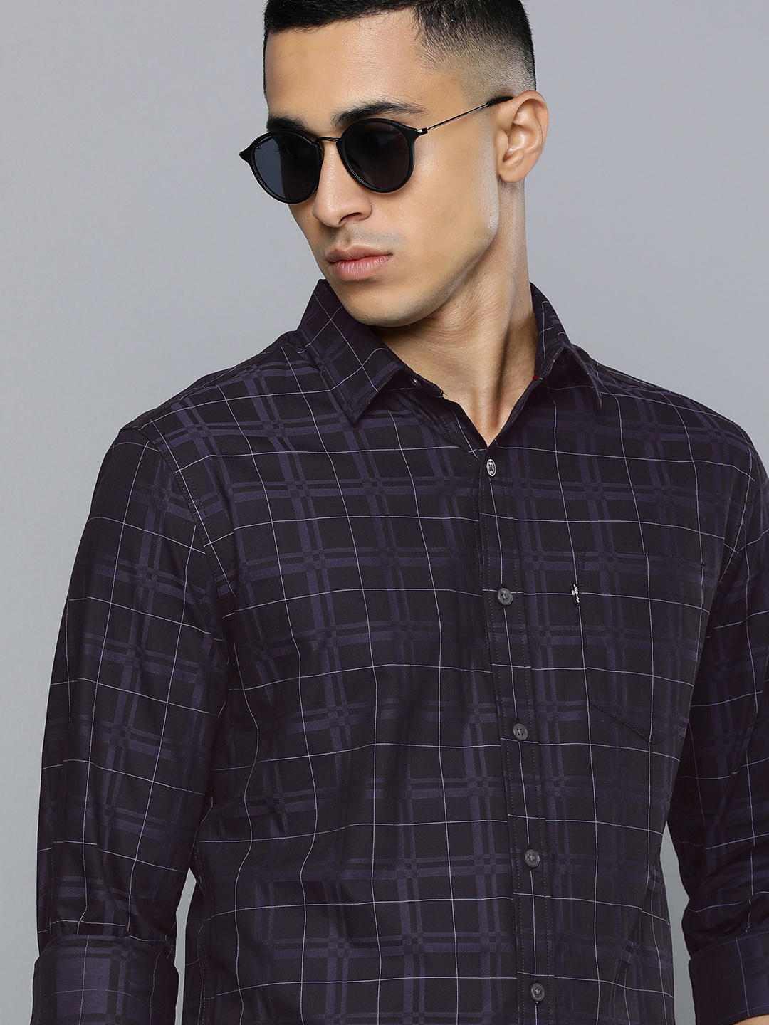 

Levis Men Black And Navy Blue Slim Fit Checked Pure Cotton Casual Shirt