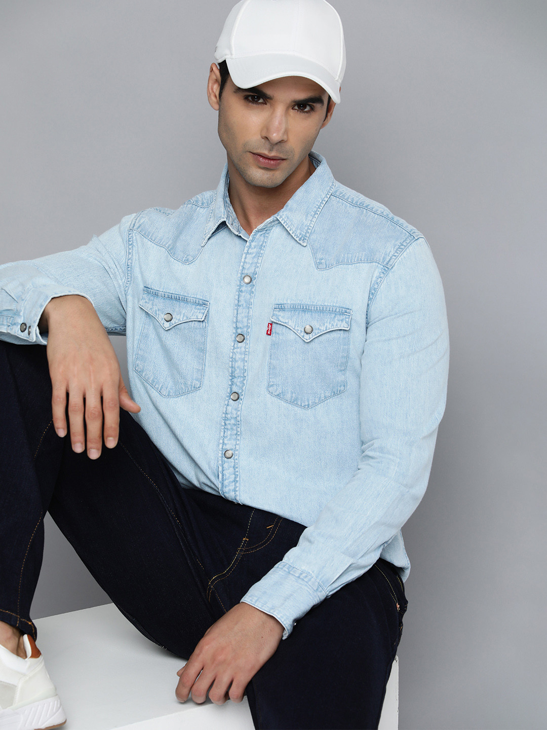 

Levis Men Blue Solid Denim Slim Fit Casual Shirt