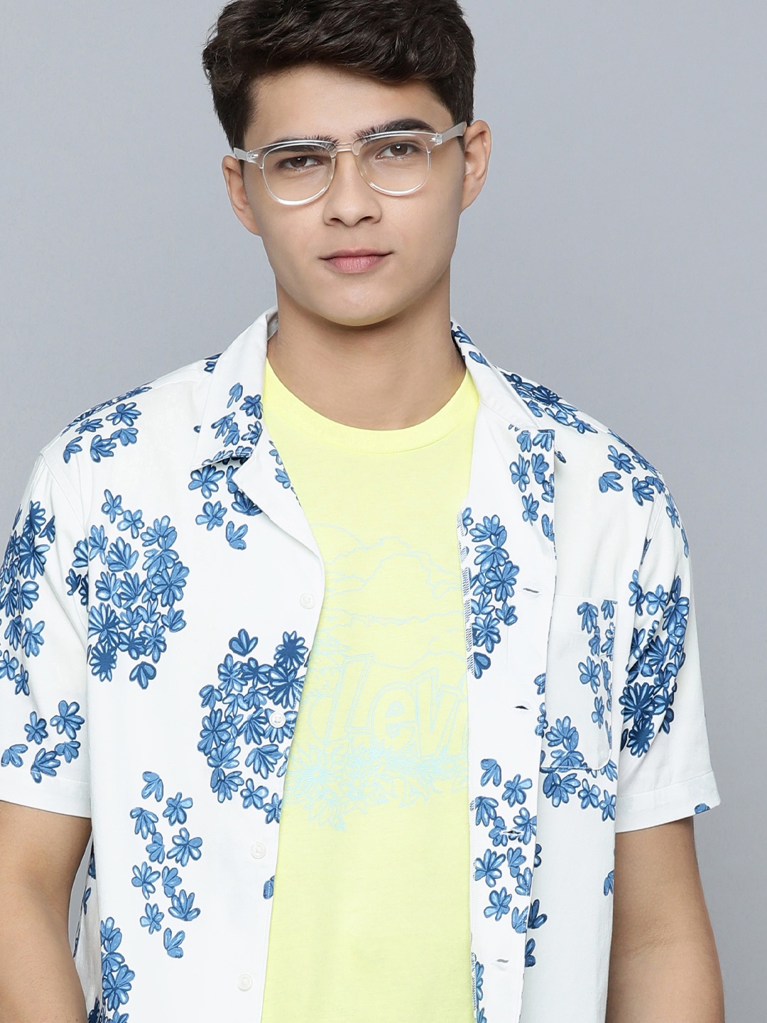 

Levis Men White & Blue Relaxed Fit Floral Printed Casual Shirt