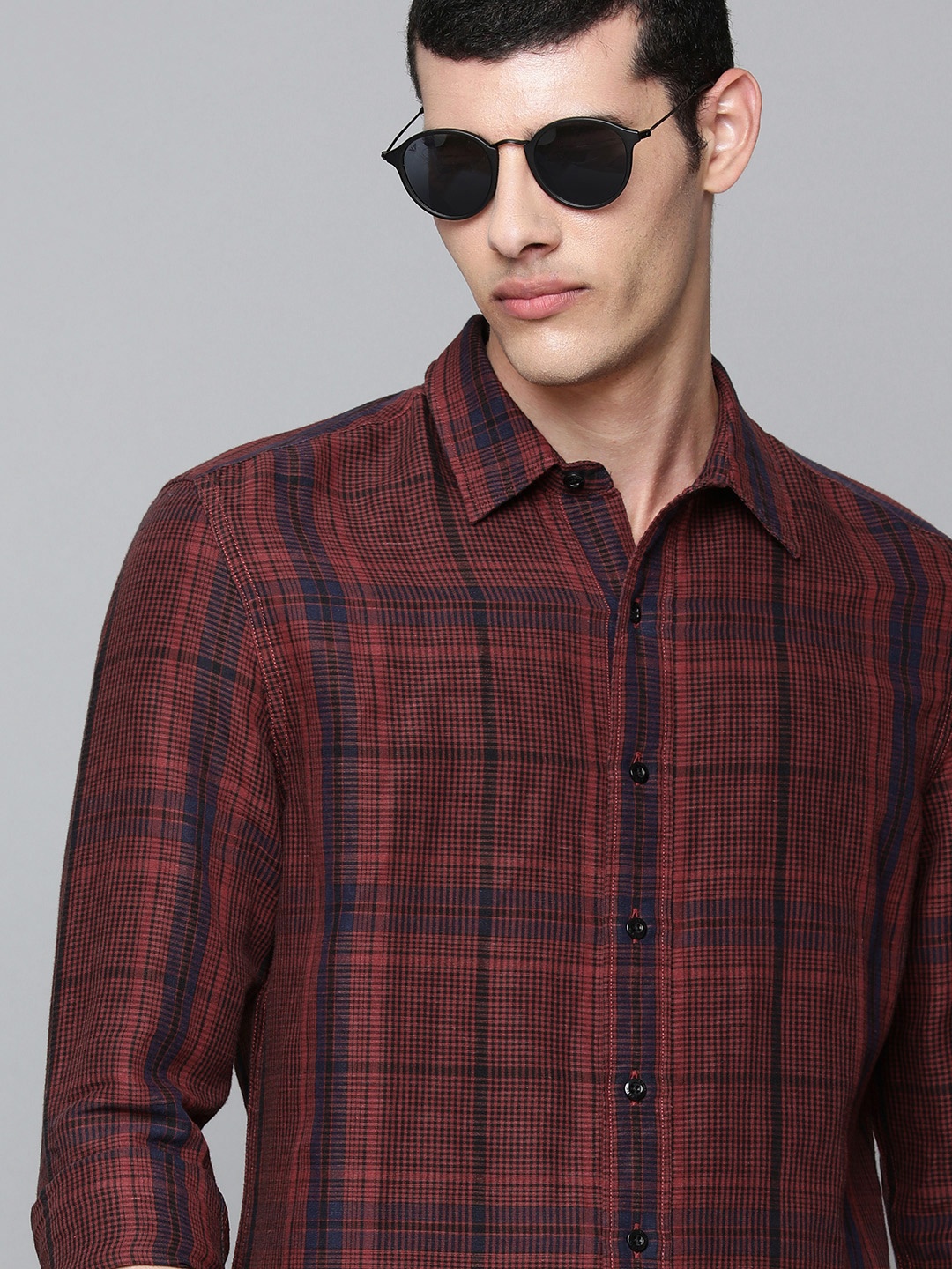 

Levis Men Red And Blue Slim Fit Checked Cotton Linen Casual Shirt