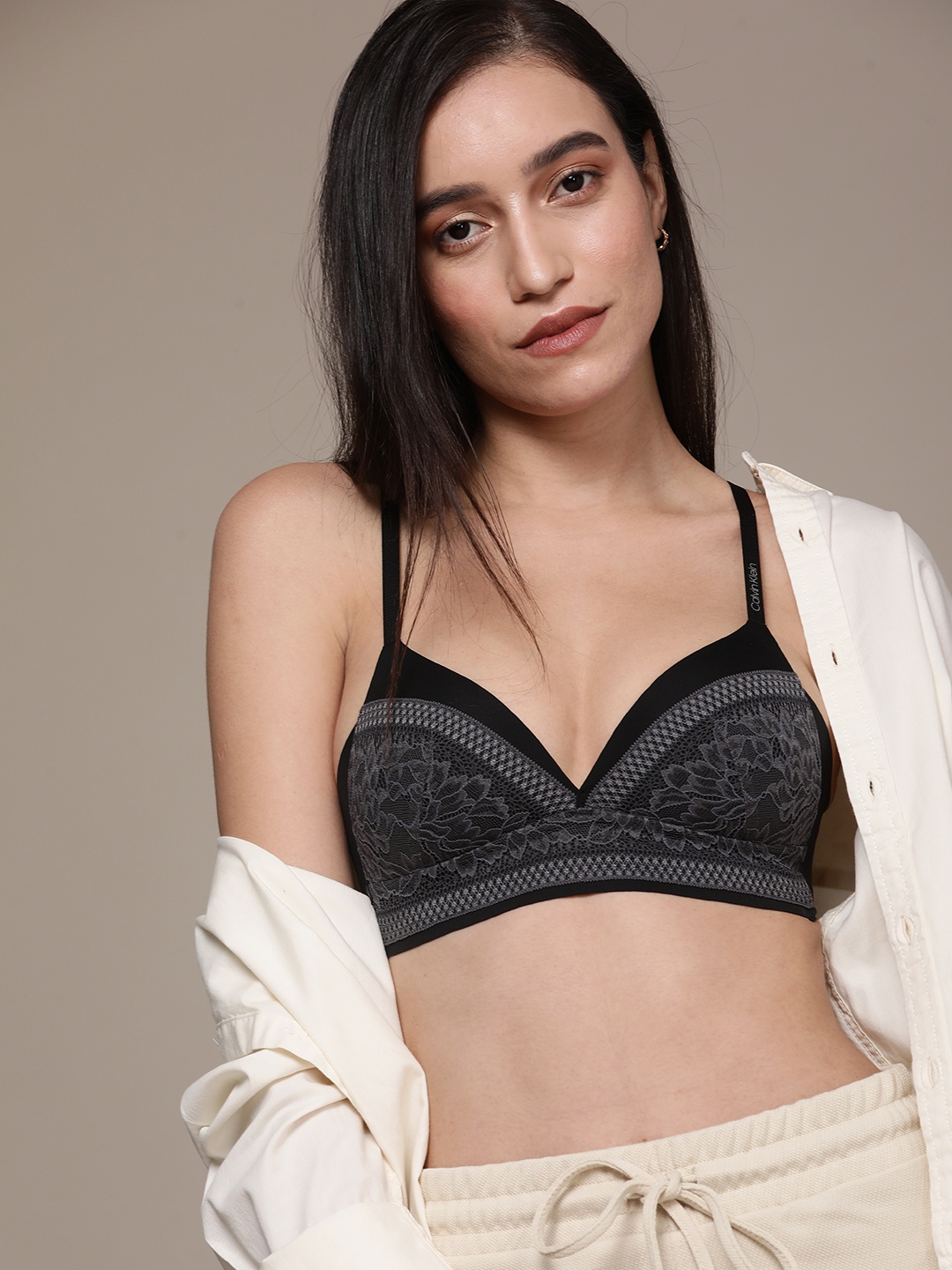 

Calvin Klein Underwear Black Floral Self Design Lightly Padded Bra QF6931ADUB1