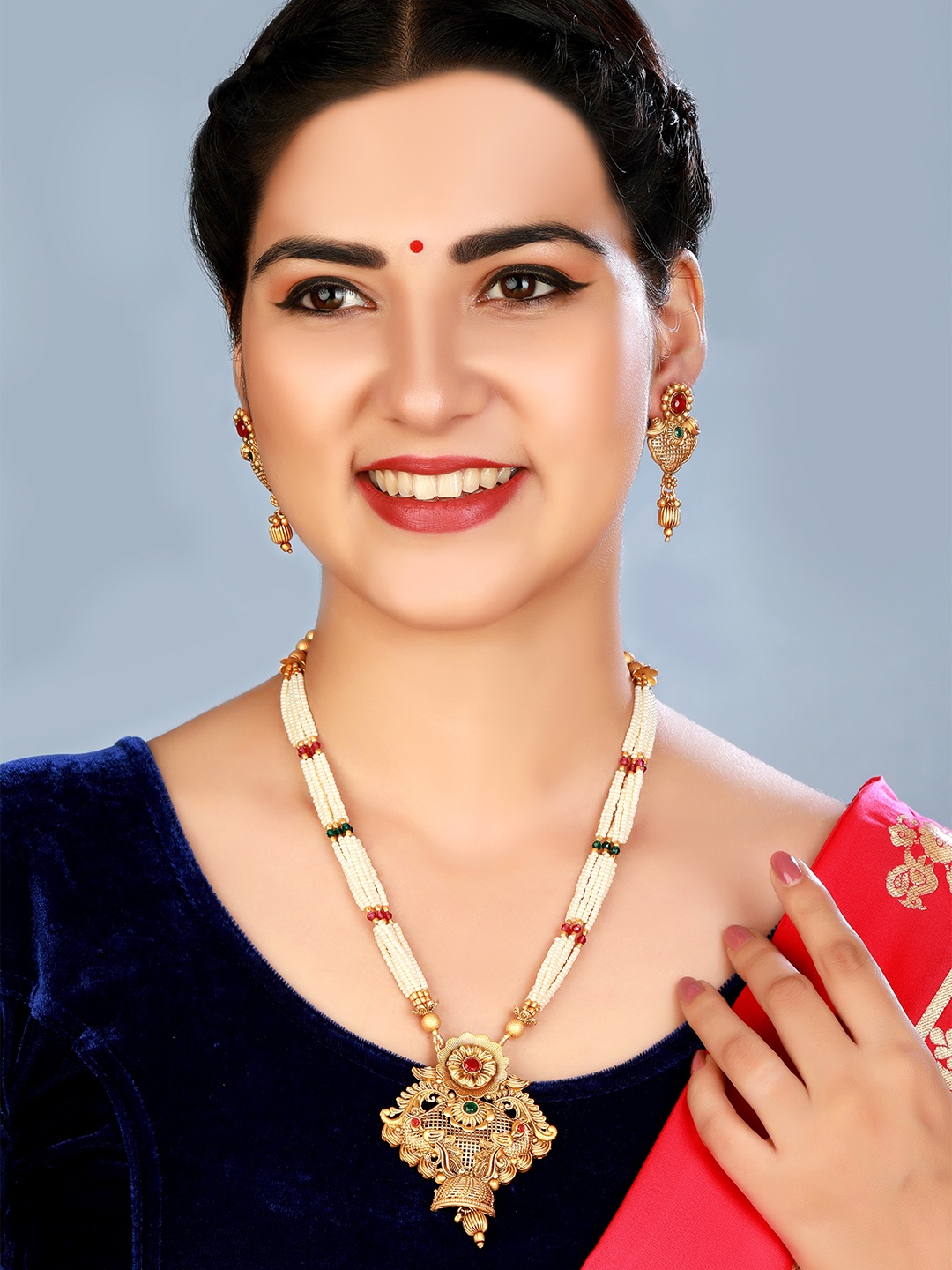 

aadita White & Red Gold-Plated Multistrand Pearls Beaded Jewellery Set