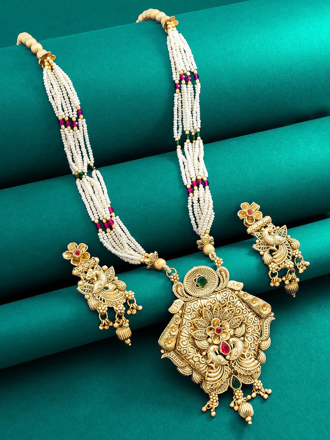 

aadita Gold-Toned Multistrand Pearls Beaded Jewellery Set