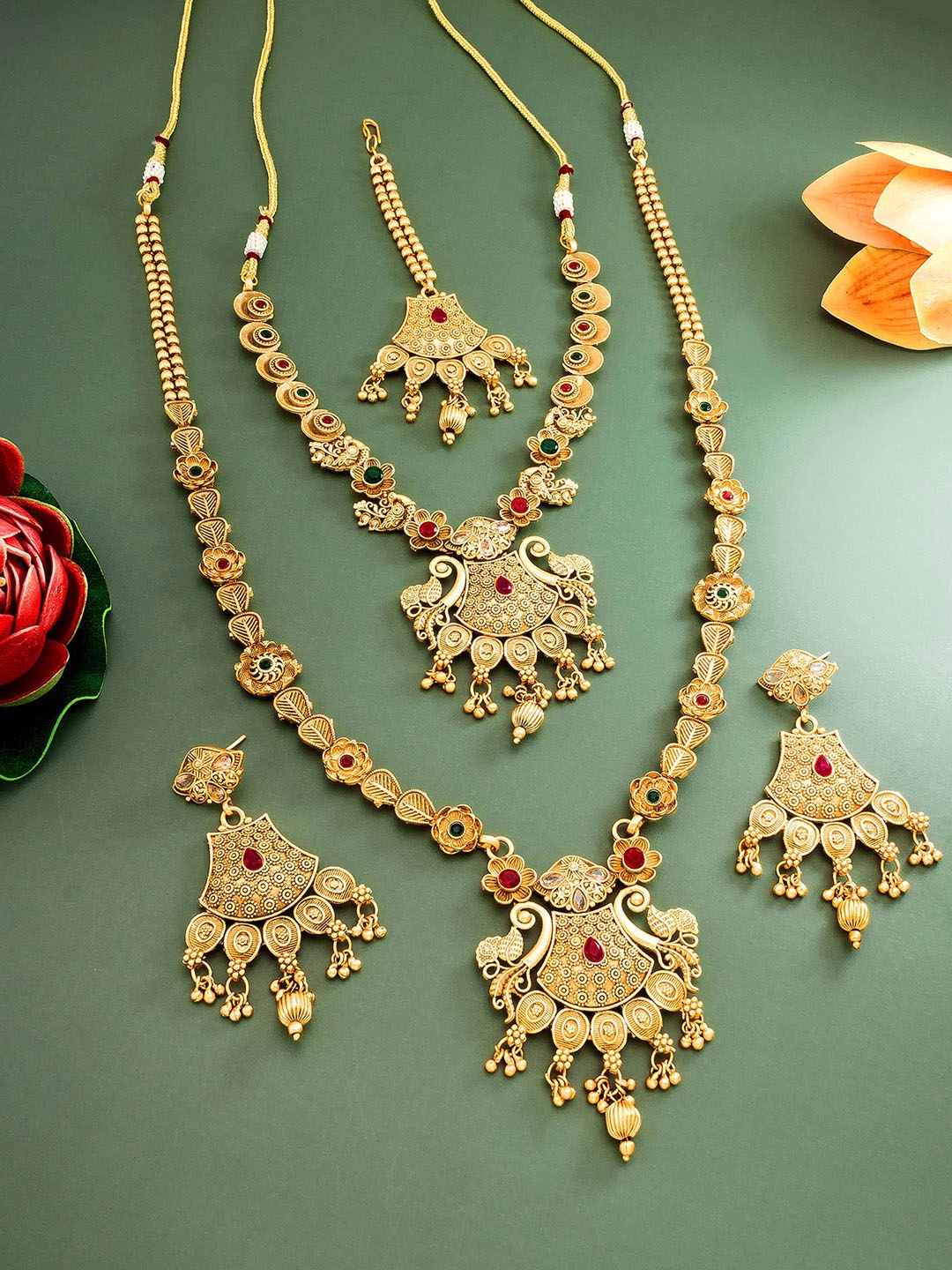 

aadita Gold-Plated Stone Studded Textured Jewellery Set