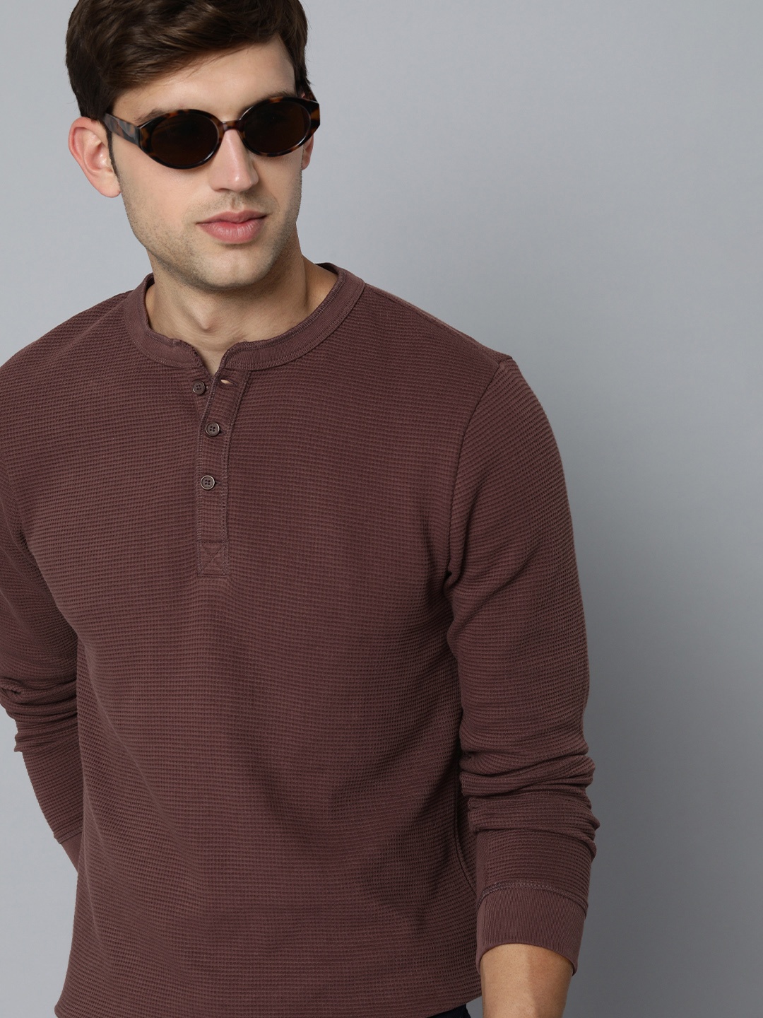 

Levis Men Mauve Solid Pure Cotton Henley Neck Sweatshirt