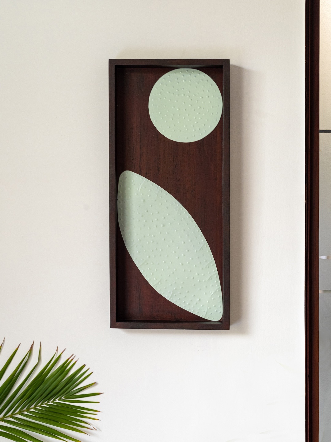 

ExclusiveLane Brown Wooden Leaflet Wooden Iron Wall Dcor Hanging